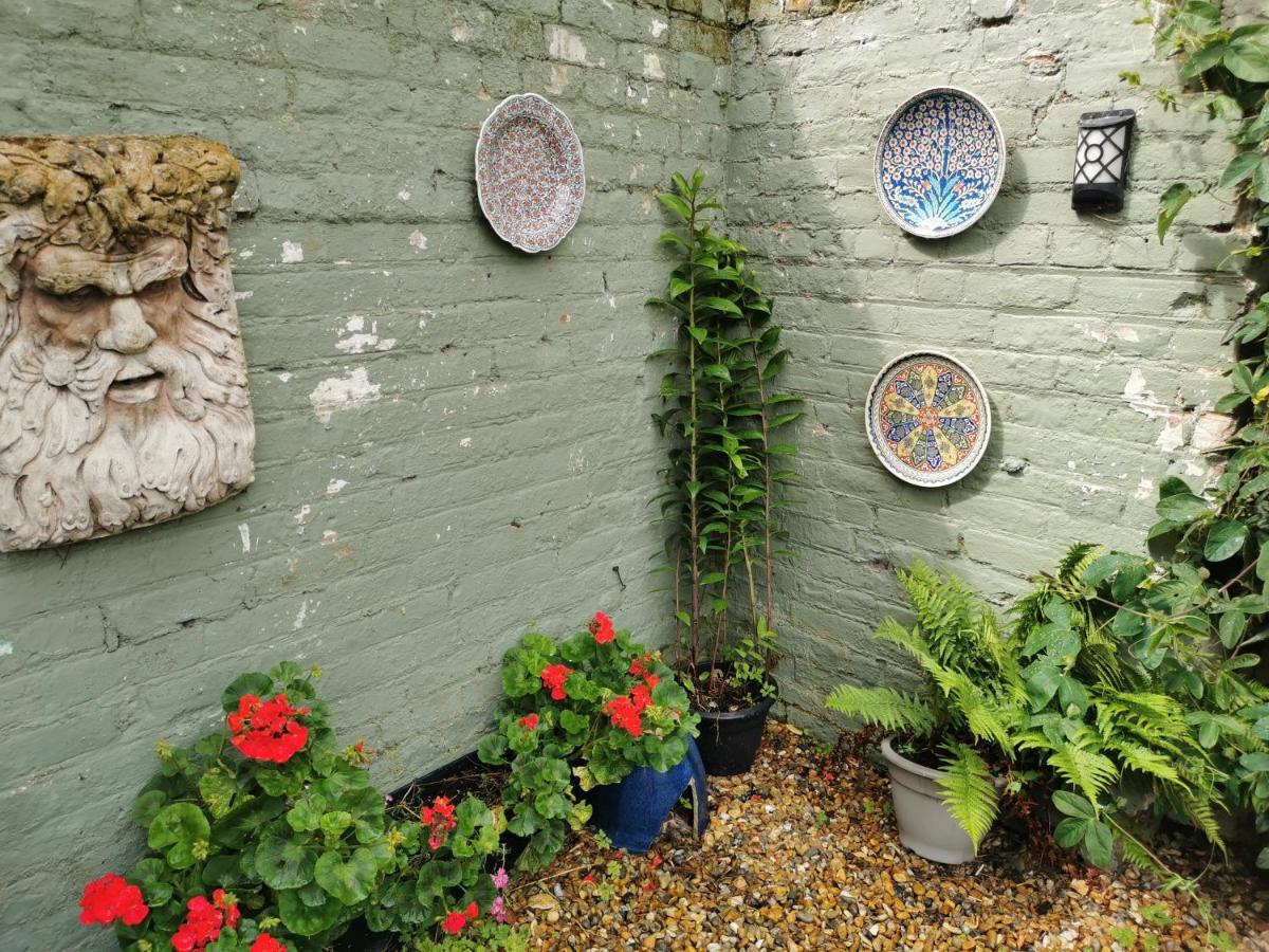 Rosslyn Court * Margate