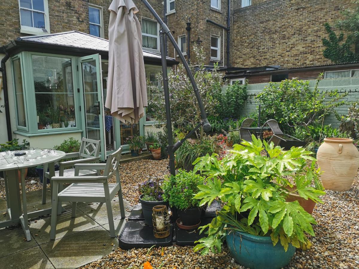 Rosslyn Court